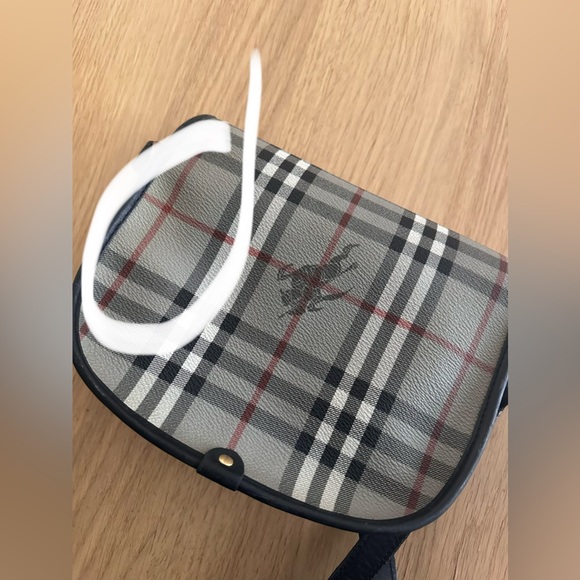 Burberry's crossbody bag - Picture 6 of 17